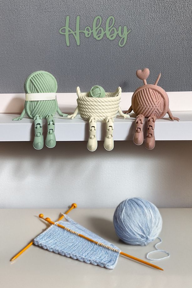 Sevimli Örgü Biblo Seti 3lü İp Yumağı, İplik Sepeti, Kalpli Tığ, Amigurumi Raf Süsü 8cm - 1
