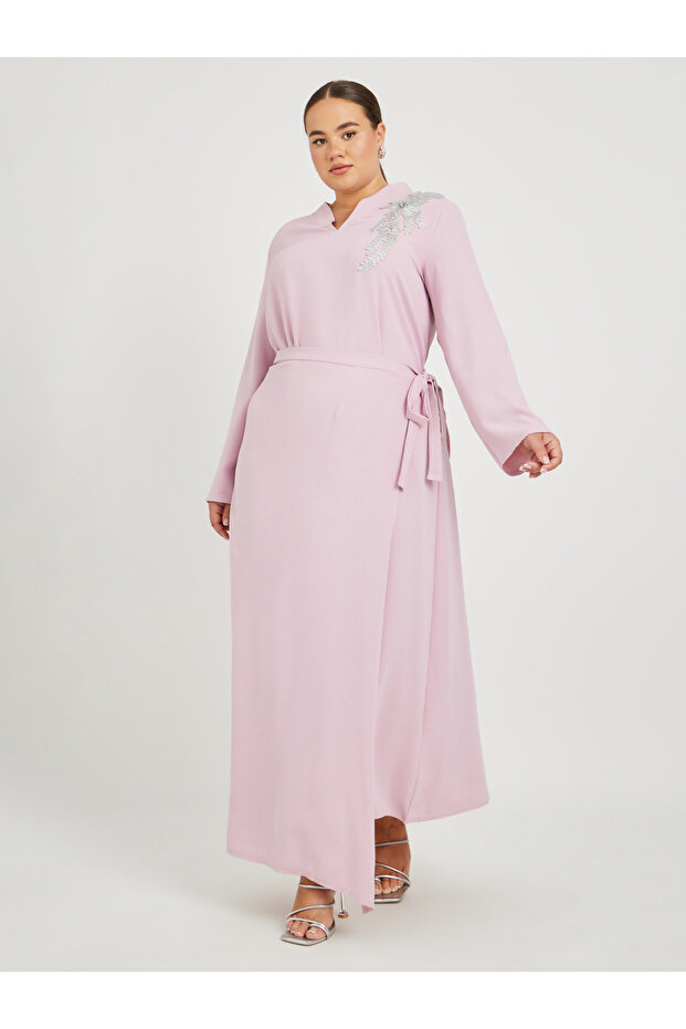 جلابية كبيرة الحجم بتصميم ملفوف وياقة سادة مع رقعة من الدانتيل - 2