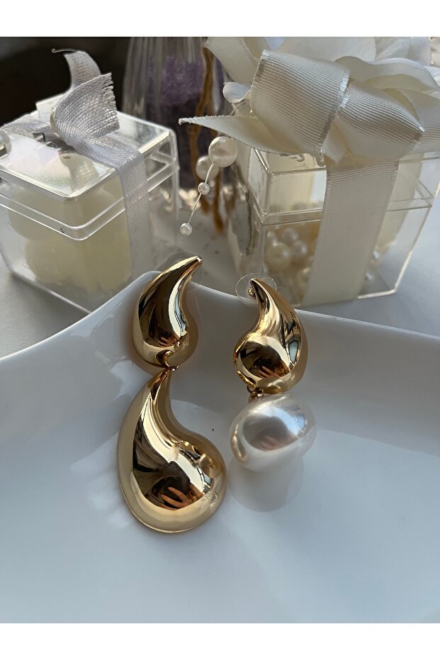 Gold Color Asymmetric Drop Model Pearl Detailed Modern Earrings