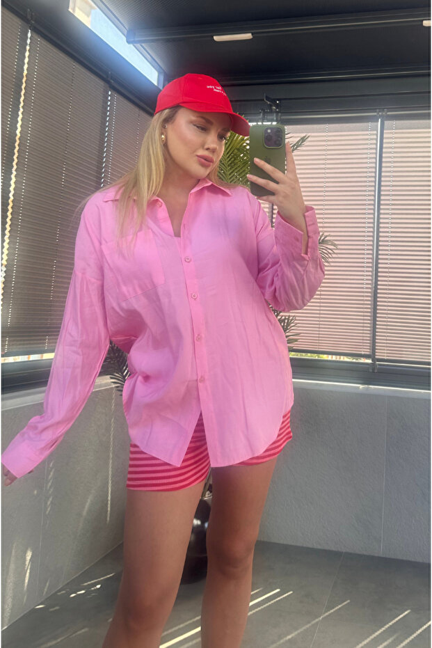 قميص أساسي بجيب واحد باللون الوردي - 3