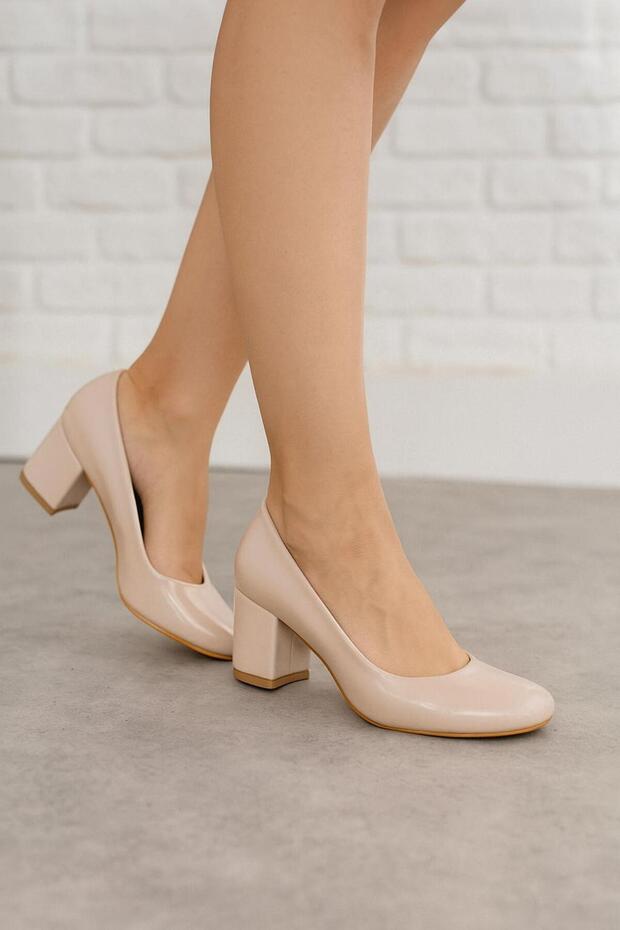 Ragaza Round Toe Short Heeled Shoes Beige Patent Leather