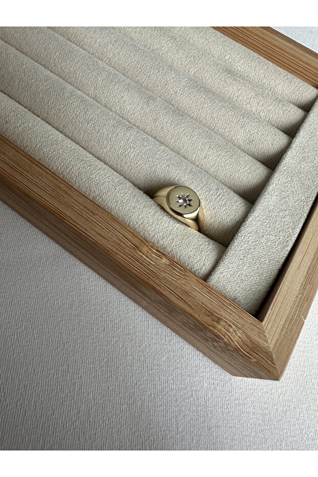 خاتم ذهبي على شكل نجمة من الحجر - 1