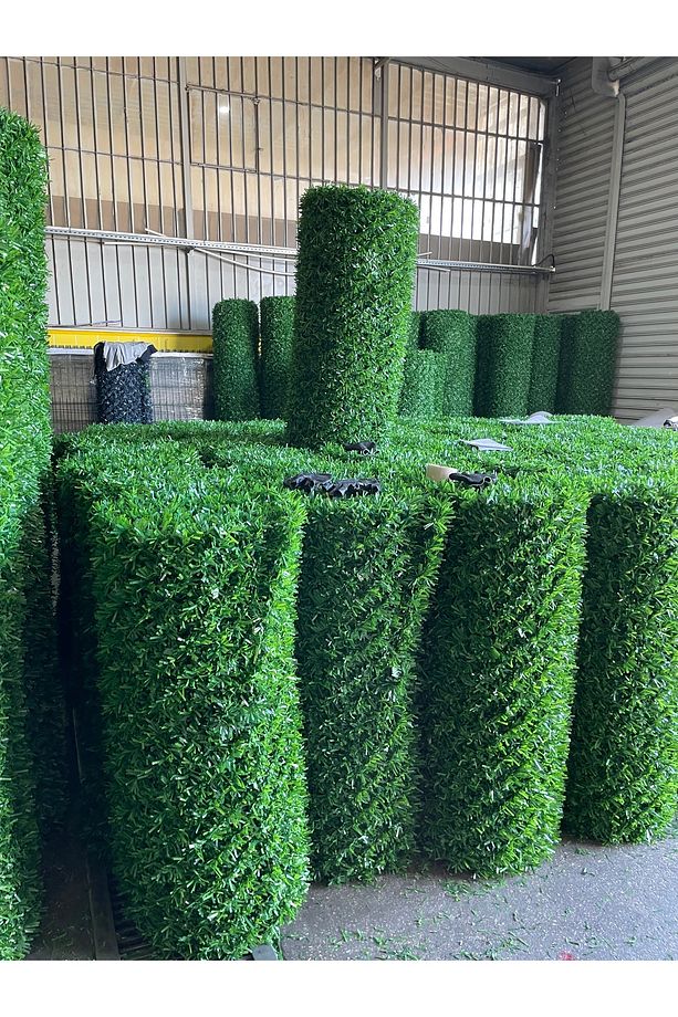 🌿 1 Metre x 10 Metre Çim Çit – Yapay Çim Örgü Tel Üzeri Hazır Rulo - 3
