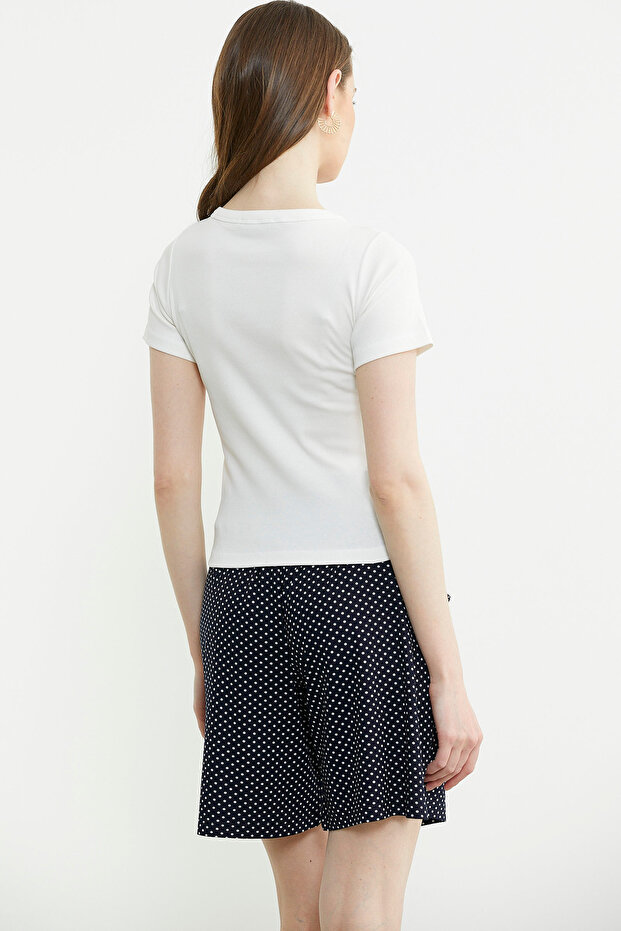 تي شيرت أساسي بأكمام قصيرة وأزرار - إكرو - 6