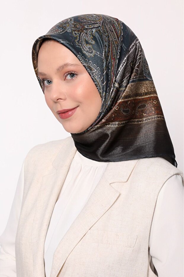 وشاح كريستالي لامع بنمط شال عرقي