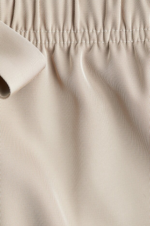 Büzgü Bağlı Gabardin Şort - 5