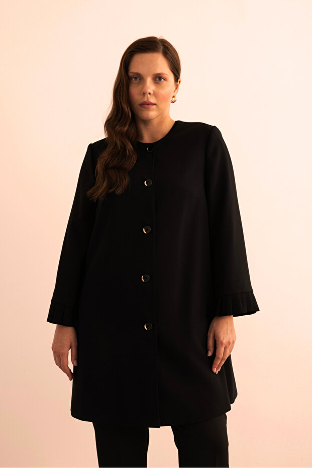 قبعة بتفاصيل مطوية على الأكمام - 1