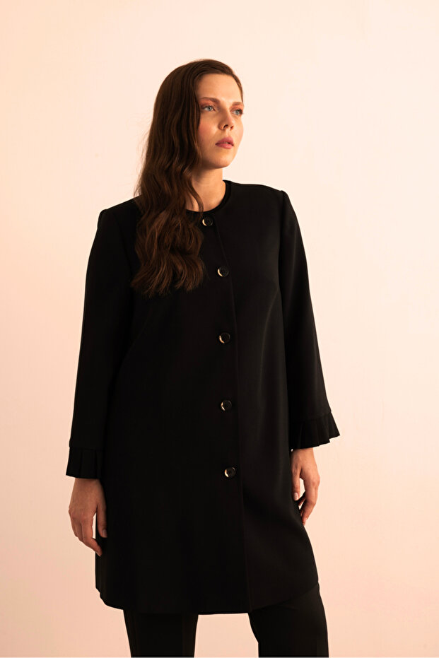 قبعة بتفاصيل مطوية على الأكمام - 4