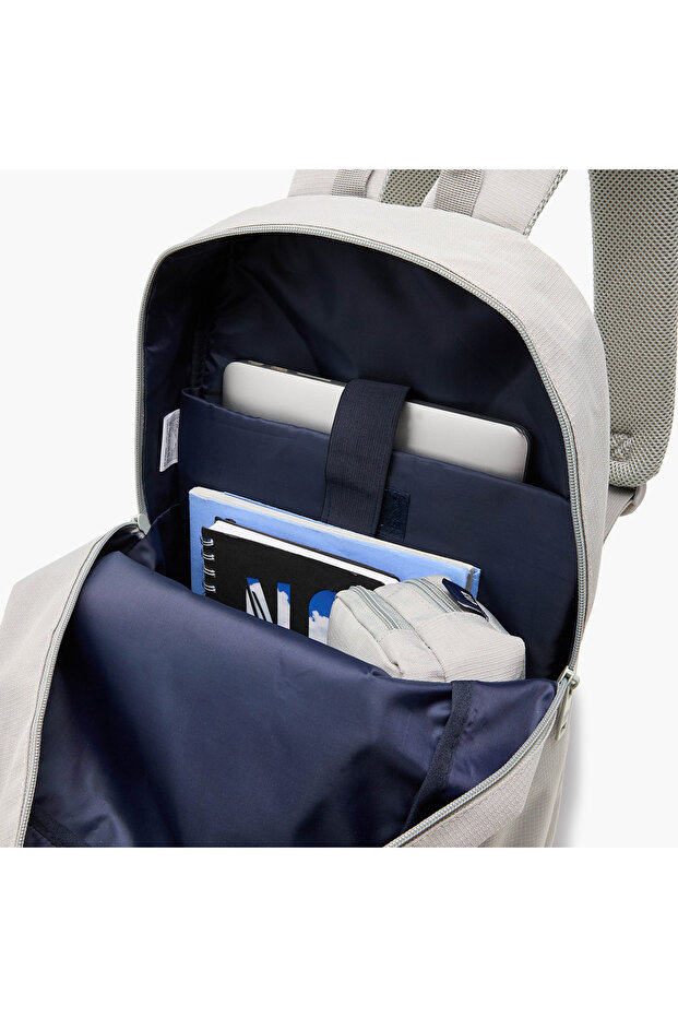 حقيبة ظهر متينة مقاس 18 بوصة مع أحزمة قابلة للتعديل وسحاب للإغلاق - 44 × 31 × 14 سم - 8