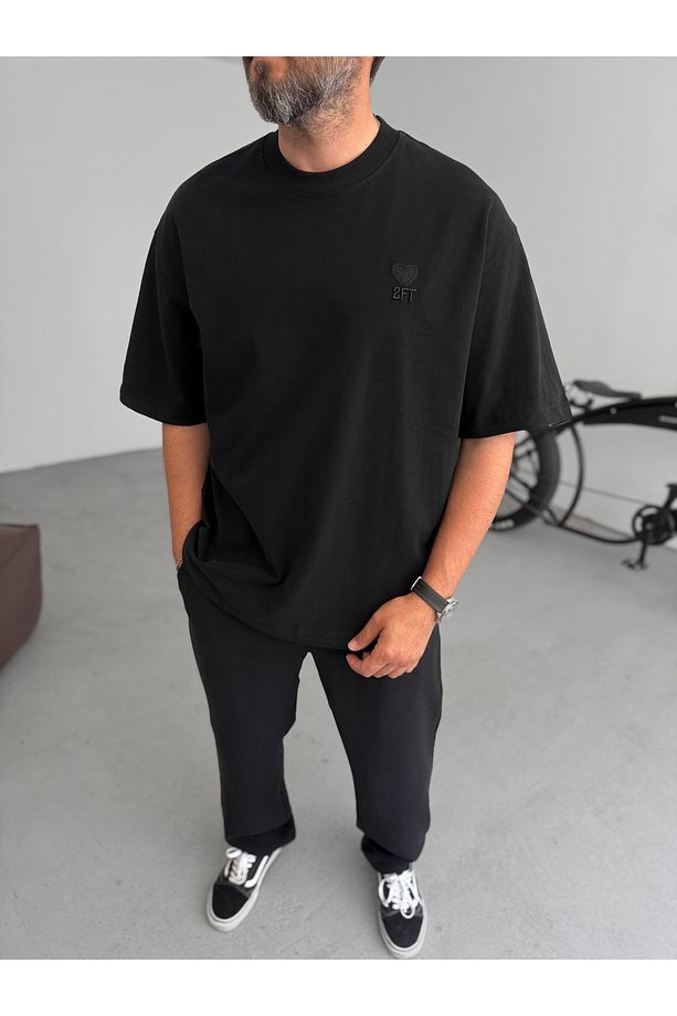Siyah Kalp Nakışlı Basic T-Shirt TW-1140 - 1