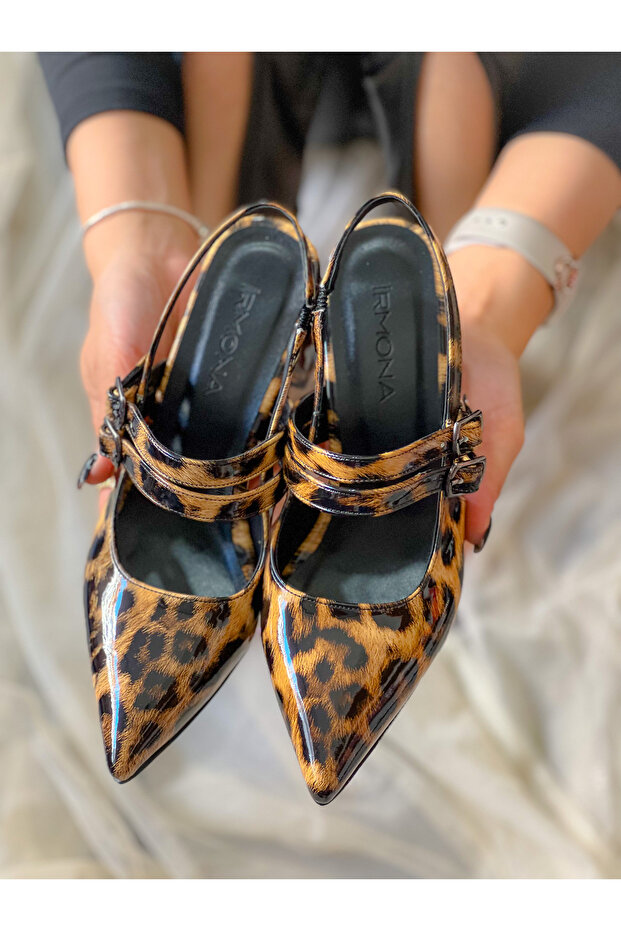 صندل بكعب 5 سم من الجلد اللامع من Ceyl Leopard