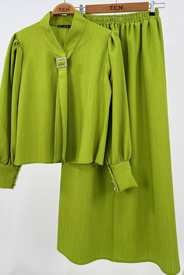 Double Set with Buckle Tie Collar Skirt
