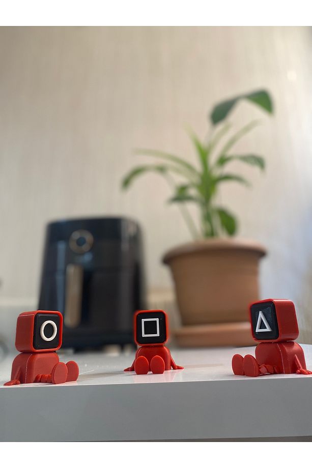 Squid Game Figür - Üçlü Oturan Figür - 6 cm - 3