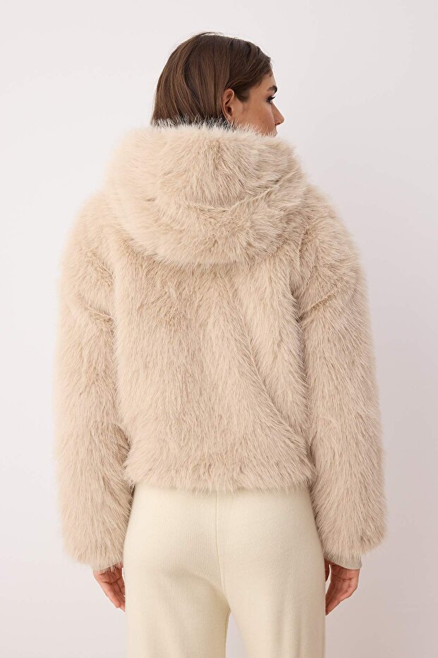 Beżowy oversize'owy wzór futrzany płaszcz z kapturem TWOAW26MO00025 - 4