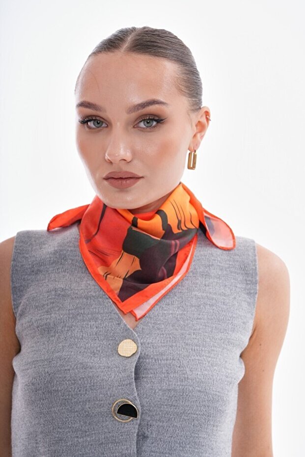 وشاح برتقالي منقوش بأوراق الشجر - 4