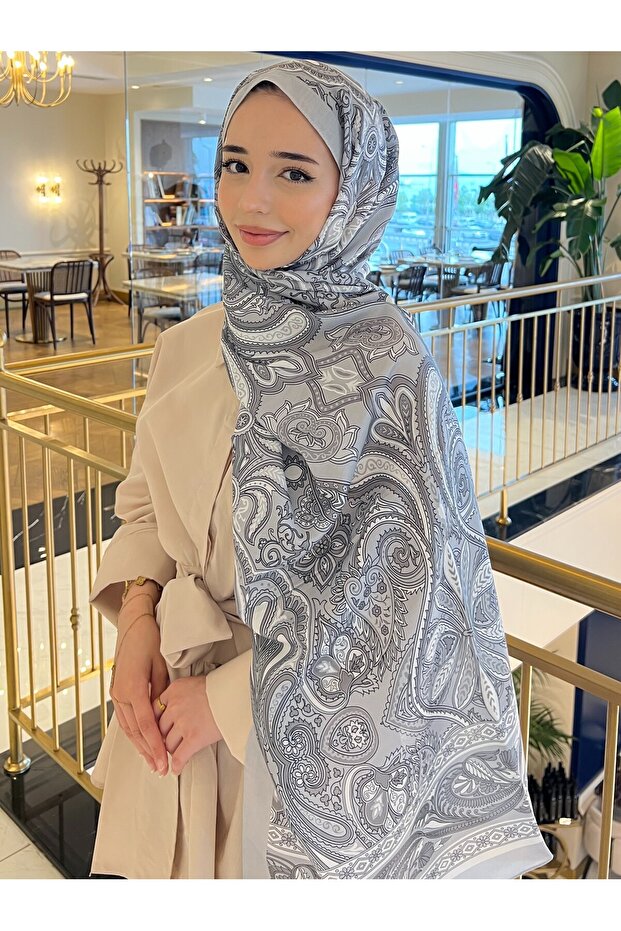 شال قطني منقوش بنمط ريترو من سلسلة Aura باللون الرمادي الفاتح PS79