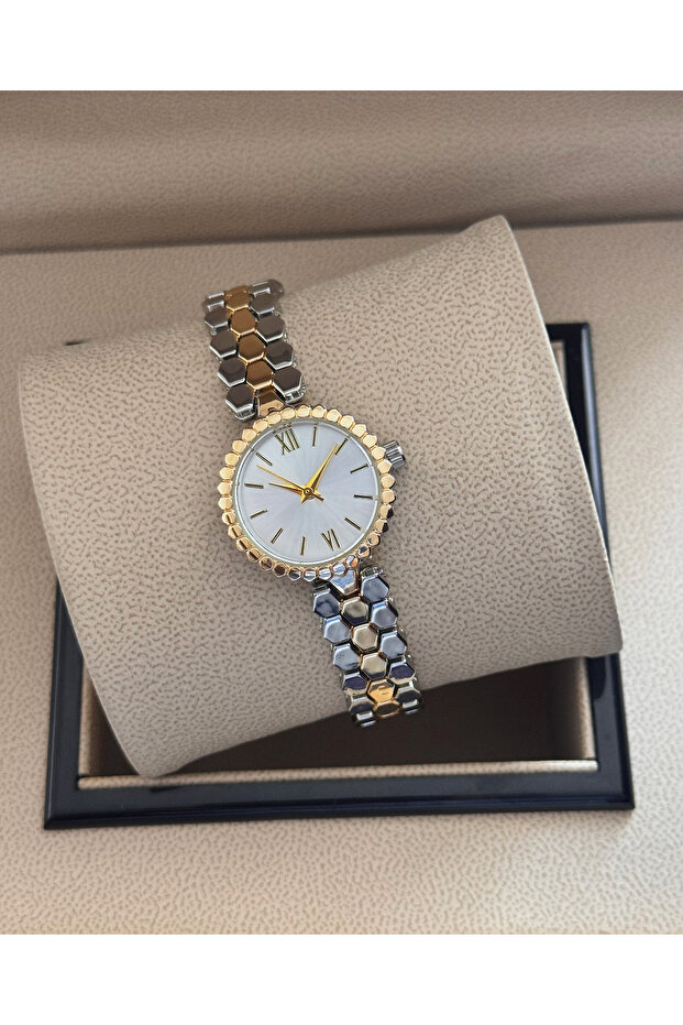 Special Series Retro Style Premium Women's Wristwatch