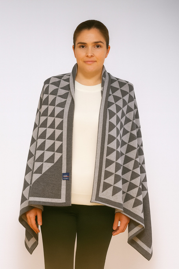 Knitwear Shawl - Triangle Pattern - 1