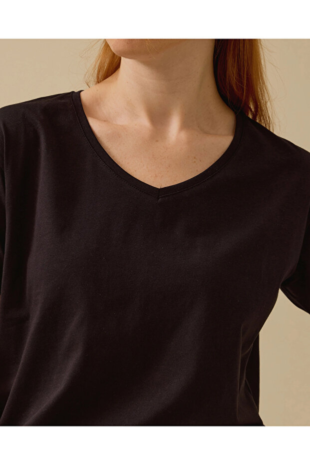 V Yaka Kısa Kollu Basic Tişört - 4
