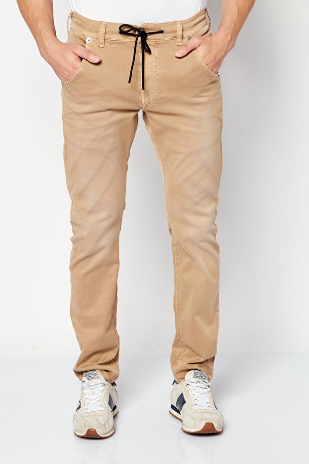 بنطلون جينز رجالي مطاطي بقصة عادية، بني فاتح - 1