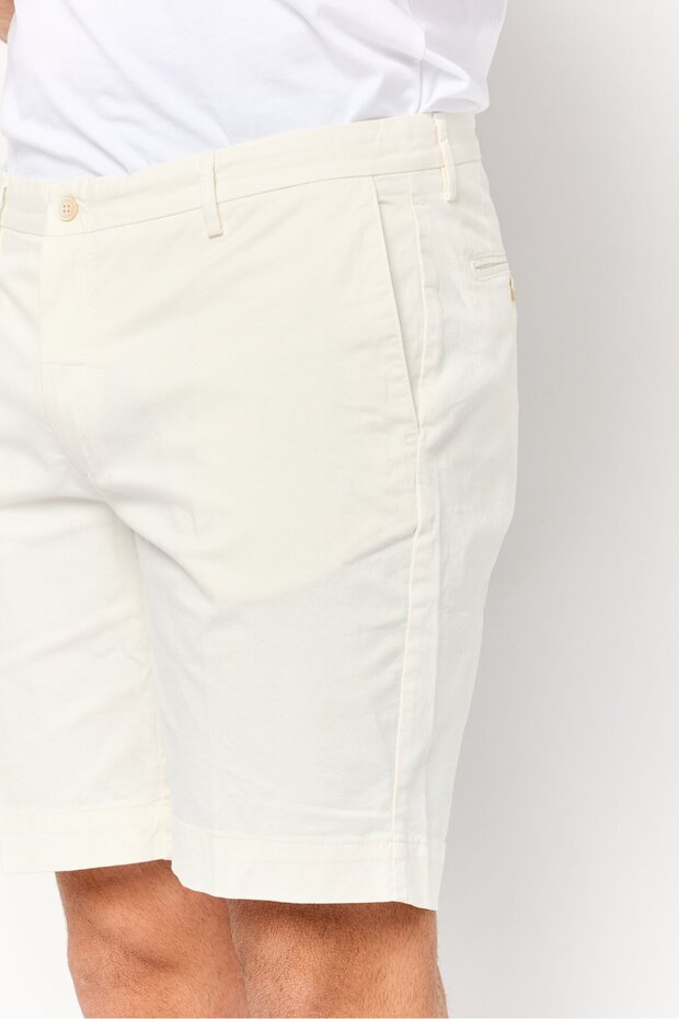 شورت برمودا رجالي سادة، أبيض فاتح - 3
