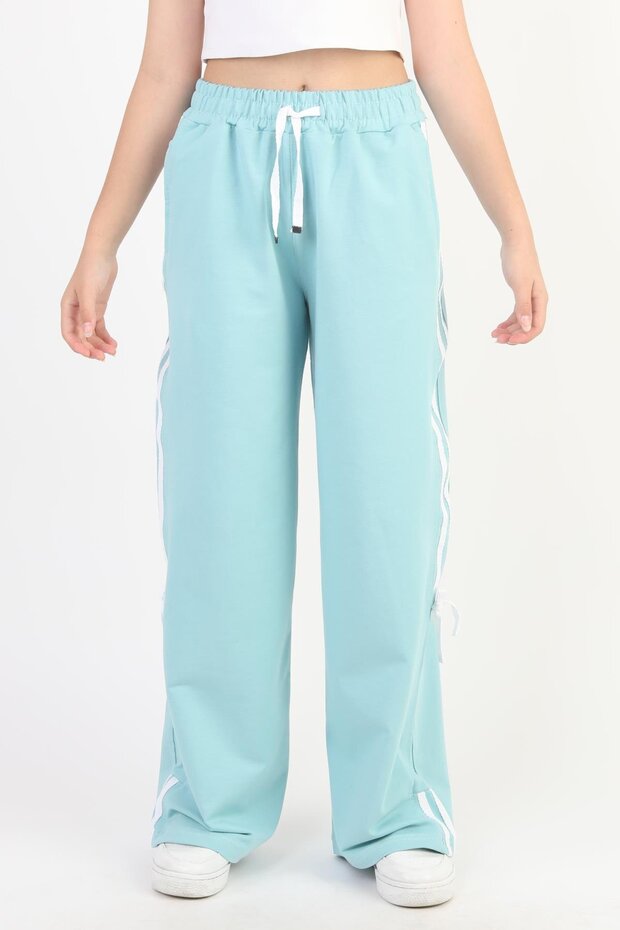 Girl's Casual Cut Combed Cotton Sweatpants with Pockets