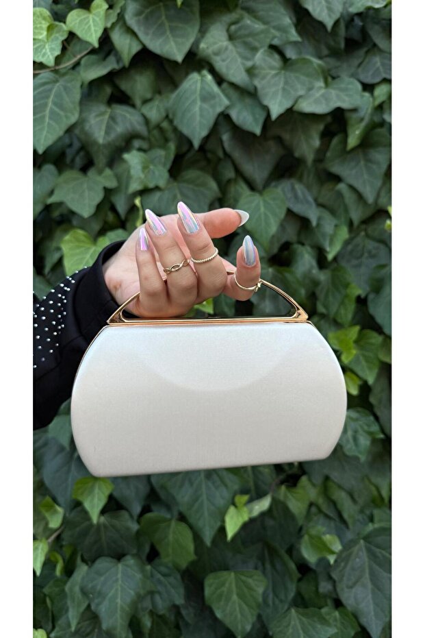 Gold Detail Skin Color Evening Bag-03
