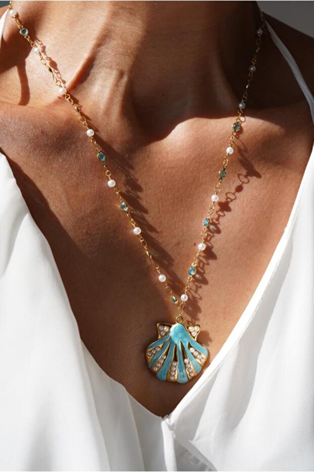 قلادة صدفة البحر الزرقاء مع اللؤلؤ
