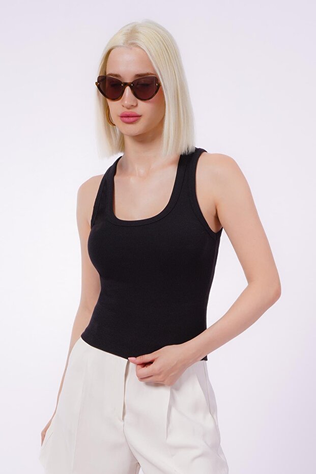 Black Ribbed Women's Basic Undershirt Sh245