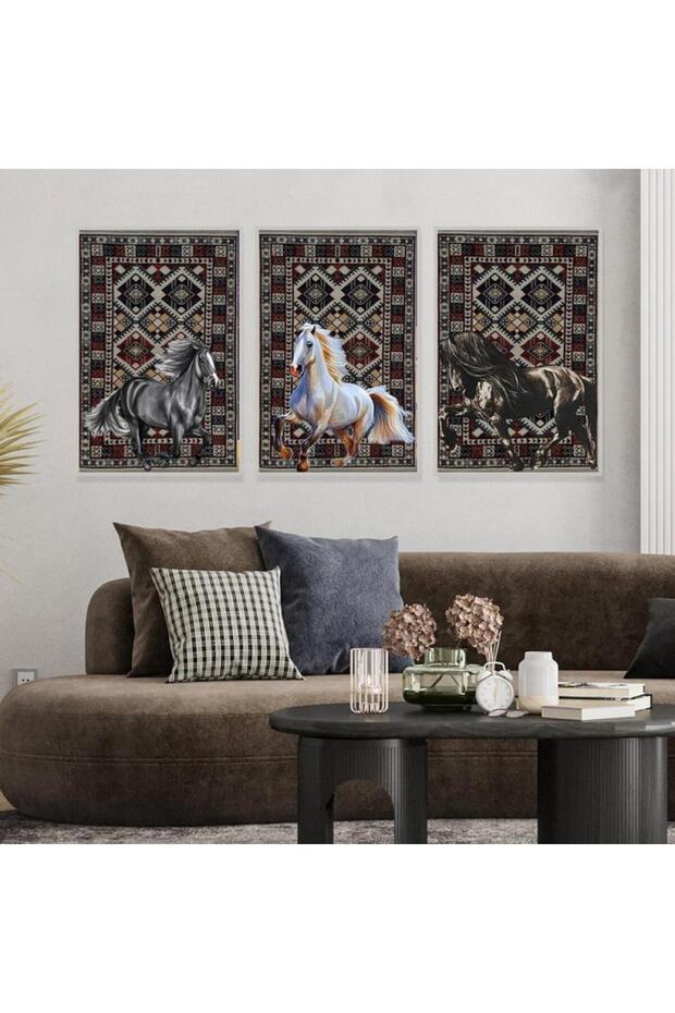 ثلاث لوحات قماشية بتصميم حصان مع برواز فضي مجوف