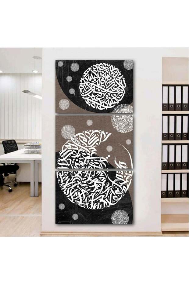 ثلاث لوحات قماشية بتصميم إسلامي مع برواز فضي مجوف