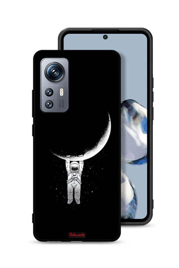 غطاء حماية لهاتف Xiaomi 12S معلق على سطح القمر