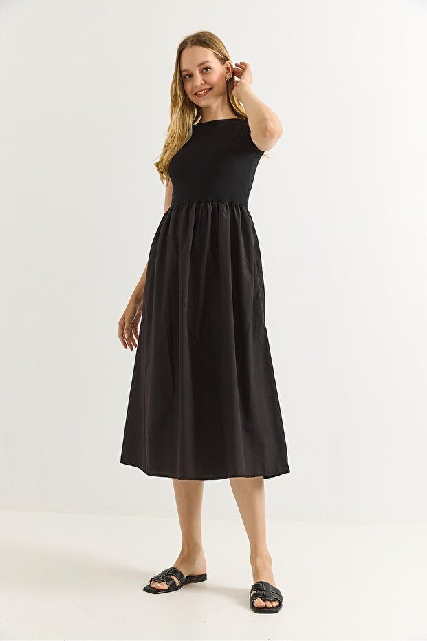 Garnished Short Sleeve Black Midi Dress