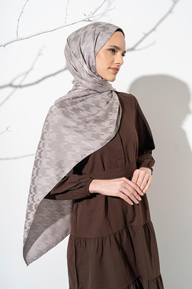 شال جاكار بنمط كبير على شكل مربعات - 4