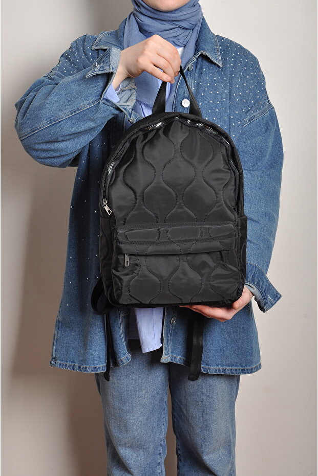 حقيبة ظهر مبطنة وجيبية ومزخرفة منتفخة - 3