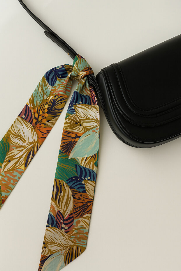 إكسسوار منقوش بربطة عنق ووشاح - 1