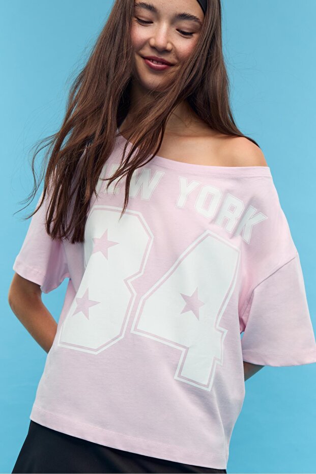 Baskılı geniş yaka tişört - 4