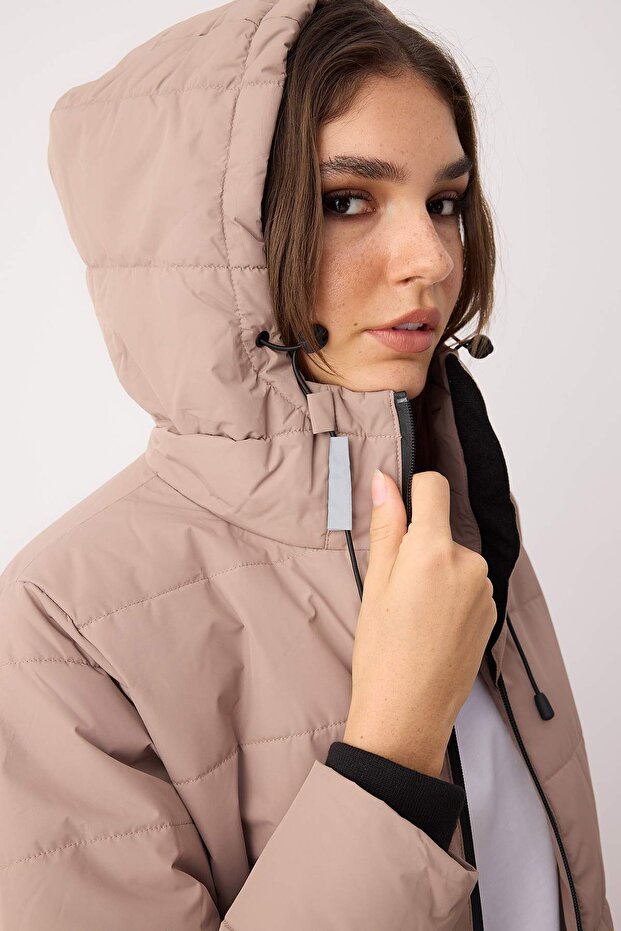 Beżowa regularna kurtka z kapturem, wodoodporna, nadmuchiwana TWOAW26MO00000 - 4