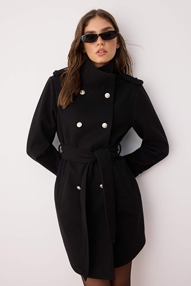 Fekete öves arany gomb részletesen kidolgozott puha textúrájú duplasoros normál midi kabát TWOAW26KB00016 - 4