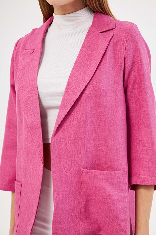 Damska kurtka oversize z kieszeniami w kolorze fuksji, imitująca len ARM-24Y001065 - 2