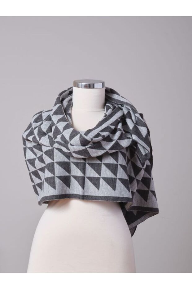 Knitwear Shawl - Triangle Pattern - 3