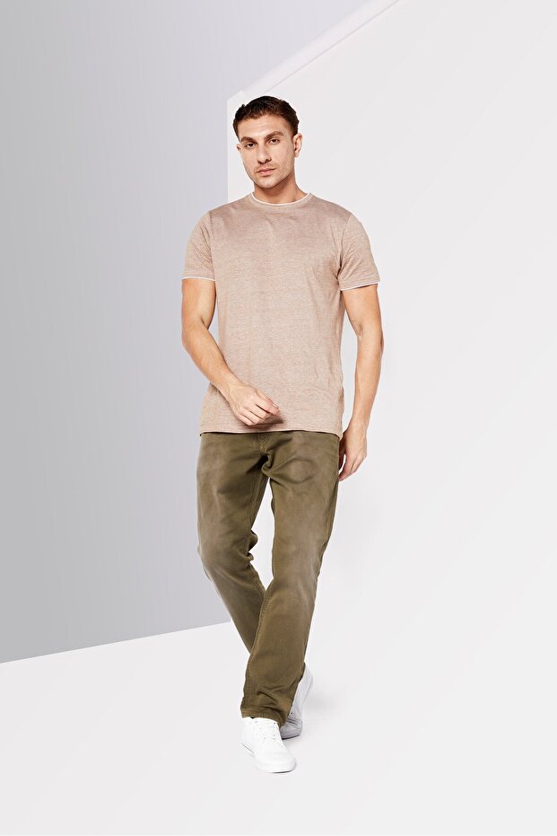 بنطلون جينز رجالي بقصة عادية وقابل للتمدد، لون زيتوني - 2