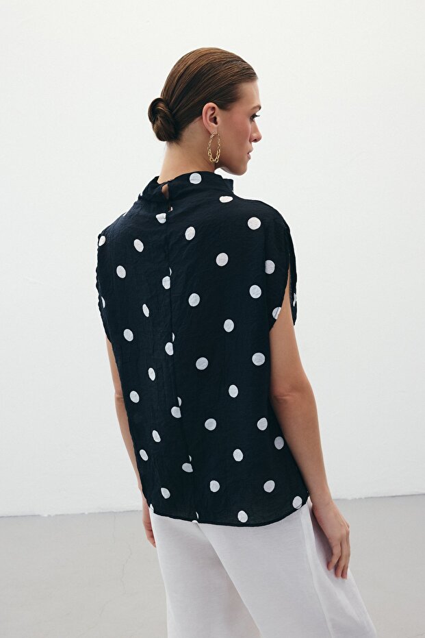 بلوزة منقطة - أسود - 8