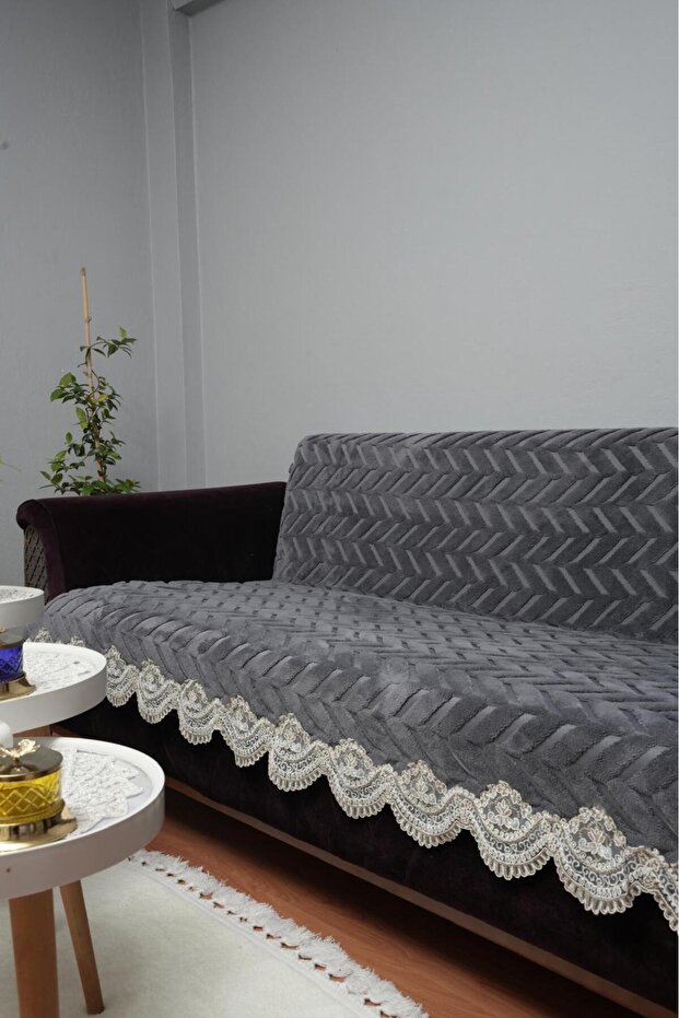Plush Cotton Sofa Cover with Lace Embroidery Non-Slip Sofa Bed/Sofa Cover with Sponge Base