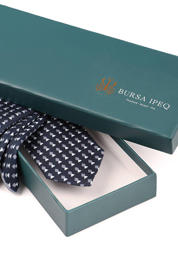 مجموعة ربطة عنق حريرية منقوشة باللون الأزرق الداكن - 3