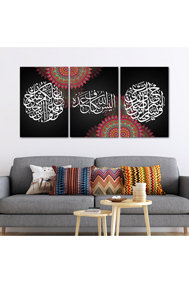 ثلاث لوحات قماشية بتصميم إسلامي مع برواز فضي مجوف