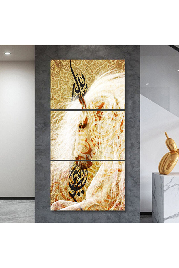 ثلاث لوحات قماشية بتصميم إسلامي مع برواز فضي مجوف