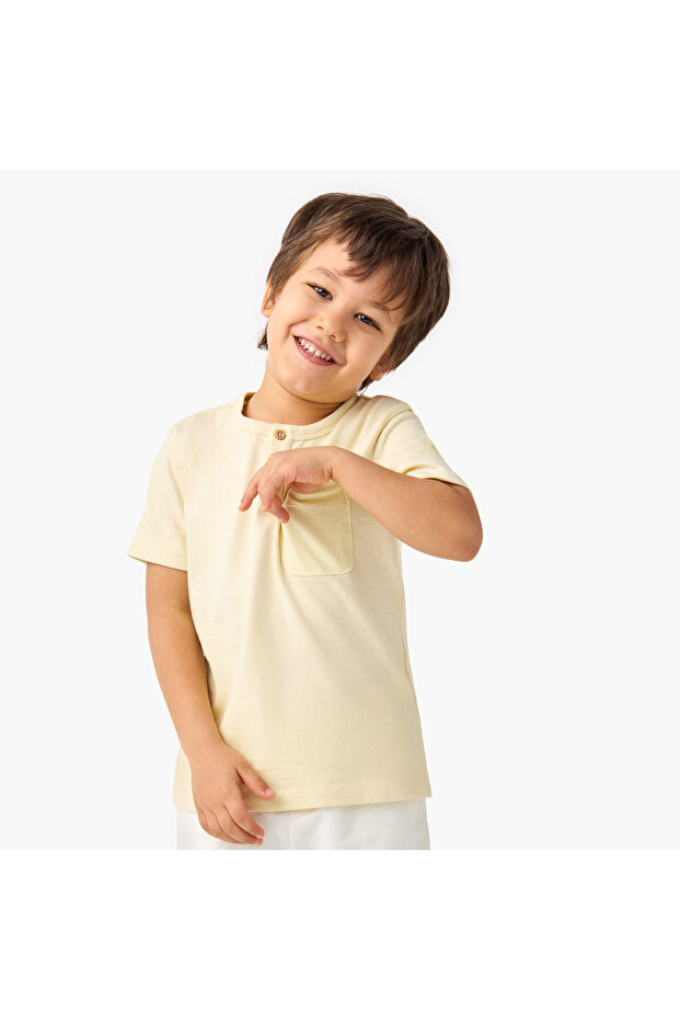 Solid Henley Neck T-shirt with Short Sleeves and Pocket