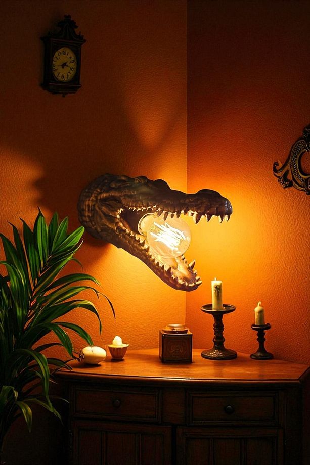 Timsah Figürlü Duvar Apliği – 3D Reçine Tasarım, Rustik Ampullü Dekoratif Aydınlatma - 1