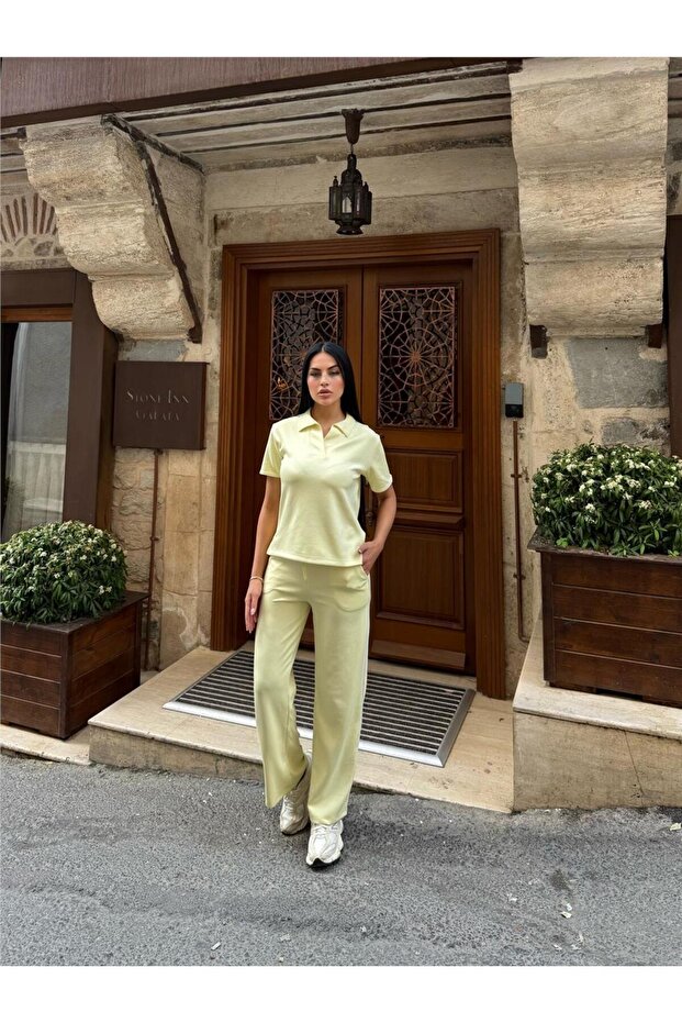 بدلة بولو ذات ياقة بولو من البوليستر الأصفر - 4